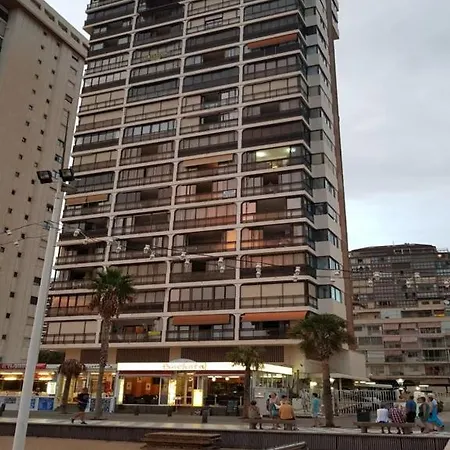 Primera Linea-apt De 2 Hab- 4-6 Pers -wifi -aire Acond- Parking Opcionable Extra * Benidorm